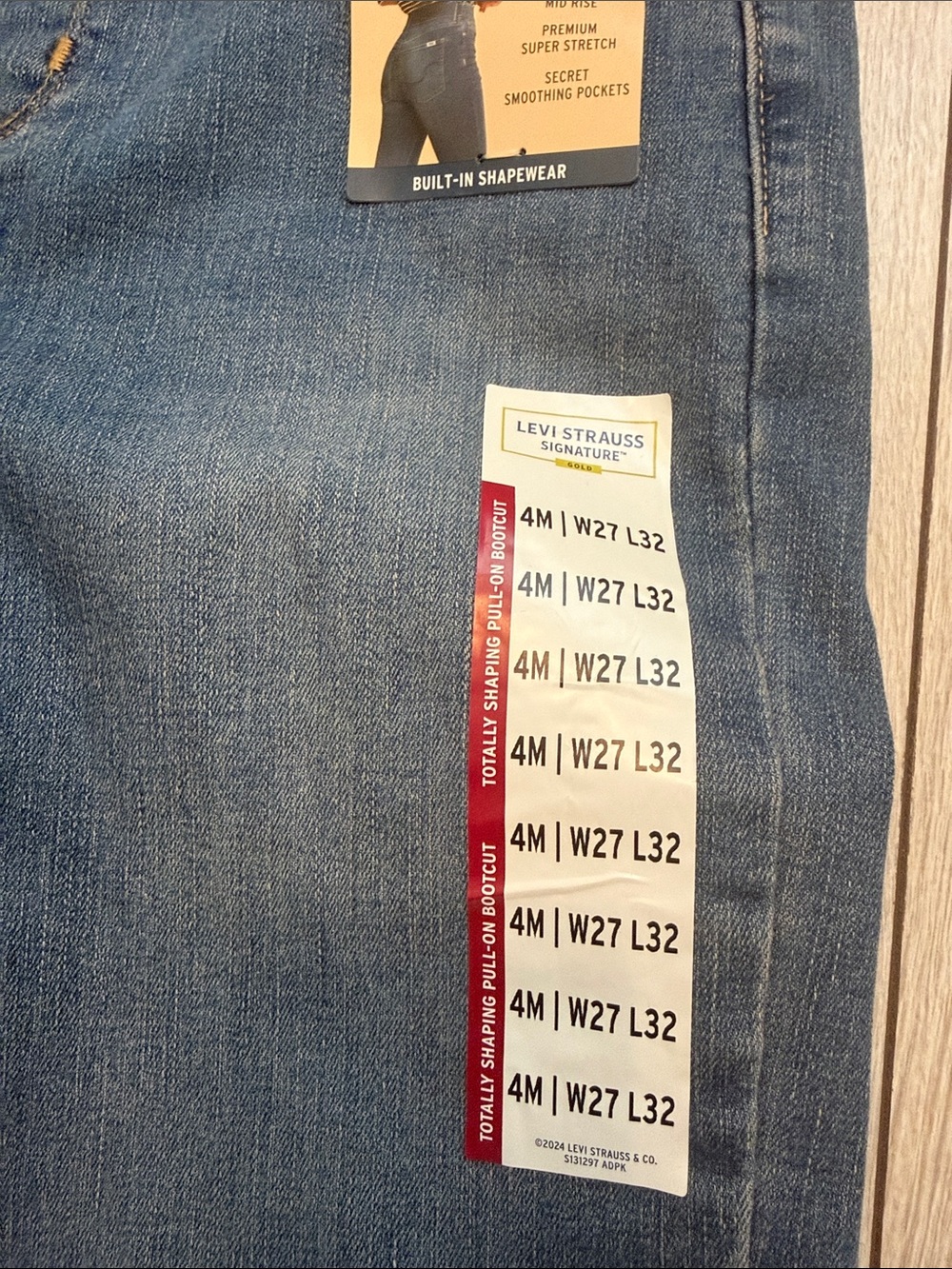 LEVI STRAUSS SIGNATURE GOLD Totally Shaping Blue Stretch Bootcut Jeans, 4/27”w - Picture 2 of 4